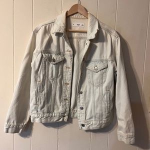 Light/Acid Wash Jean Jacket